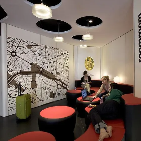 Maxim Folies ホテル パリ