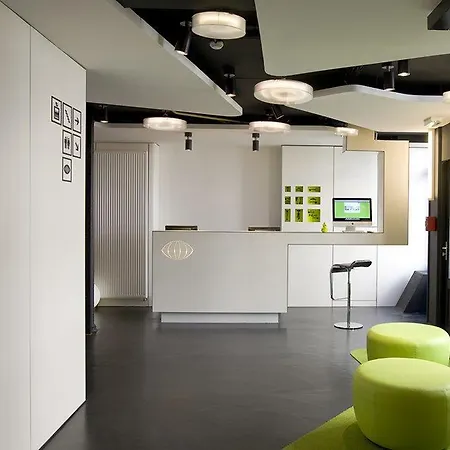 Maxim Folies ホテル パリ