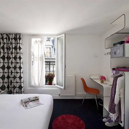 Hotel Maxim Folies