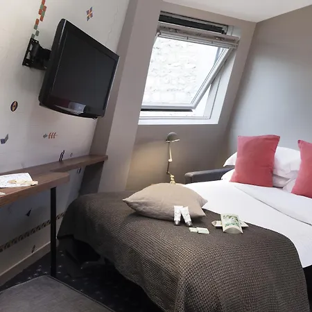 Maxim Folies Hotel