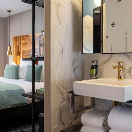Hotel Maxim Folies