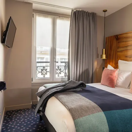 Hotel Maxim Folies Paris