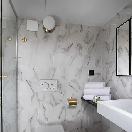 Hotel Maxim Folies