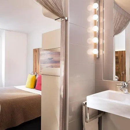 Hotel Maxim Folies