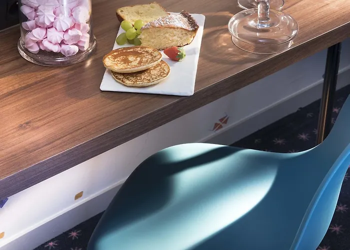 Maxim Folies Hotel