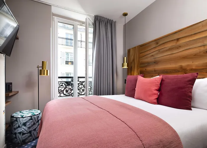 Hotel Maxim Folies Paris