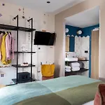 Maxim Folies Hotel