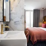 Maxim Folies Hotel
