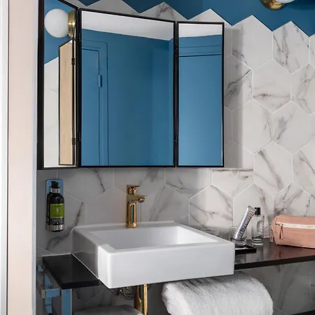 Hotel Maxim Folies Paris
