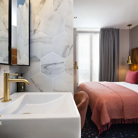 Maxim Folies Hotel