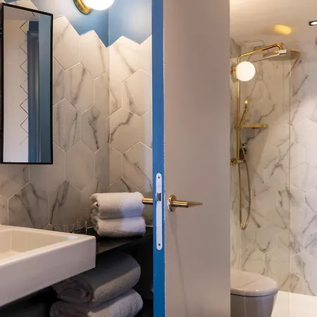 Maxim Folies Hotel